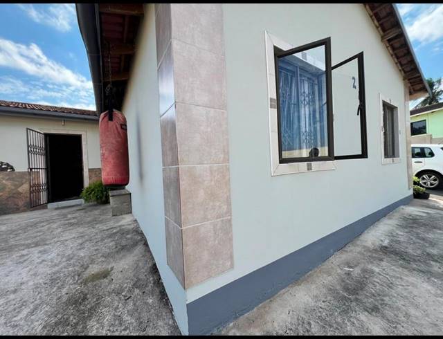 4 BEDROOM HOUSE FOR SALE IN CASTLEHILL